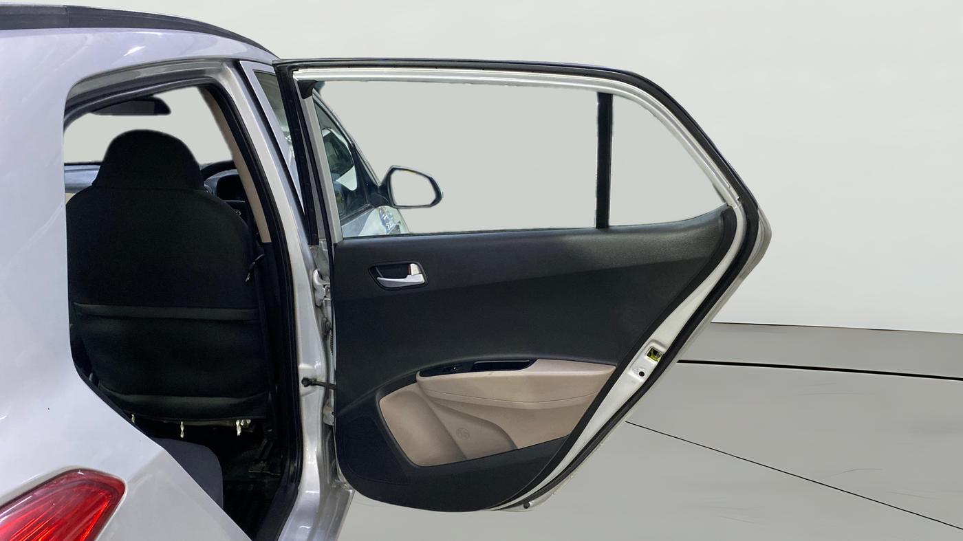 2018 Hyundai Grand i10 SPORTZ (O) AT 1.2 KAPPA VTVT, Petrol, Automatic, 19,832 km, RHS Rear Door