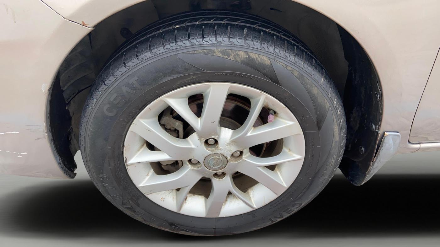 2014 Nissan Sunny XV DIESEL, Diesel, Manual, 1,08,522 km, Left Front Wheel
