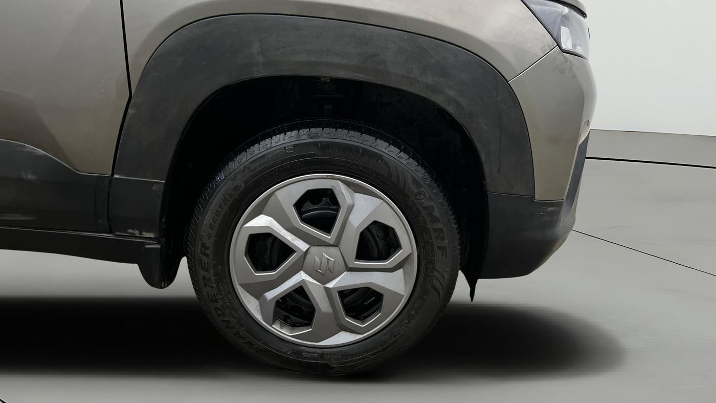 2022 Maruti BREZZA VXI SMART HYBRID, Petrol, Manual, 32,445 km, Right Front Wheel