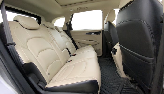 2021 MG HECTOR SHARP 1.5 PETROL CVT, Petrol, Automatic, 1,00,401 km, Right Side Rear Door Cabin