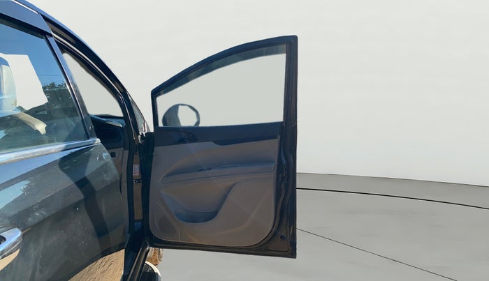 2024 Mahindra MARAZZO M2 8 STR, Diesel, Manual, 84,741 km, RHS Front Door