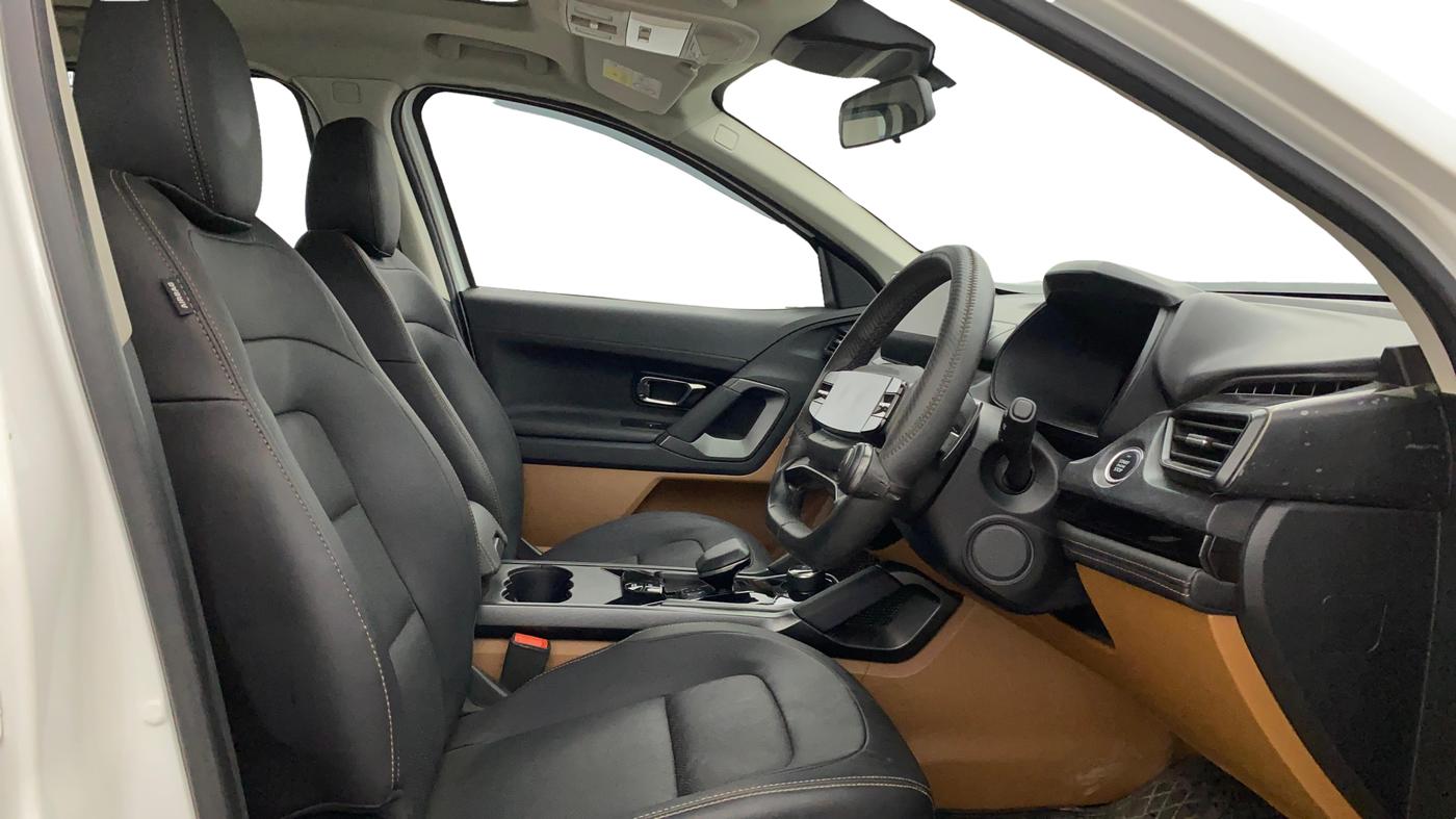 2024 Tata Harrier ADVENTURE PLUS AT, Diesel, Automatic, 25,129 km, Right Side Front Door Cabin