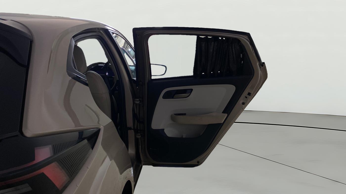 2025 Tata ALTROZ Accomplished Plus S Petrol 6DCT, Petrol, Automatic, 35,037 km, RHS Rear Door
