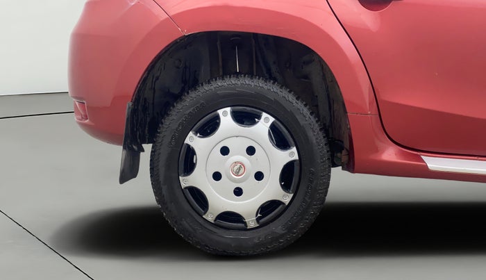 2014 Nissan Terrano XL (P), Petrol, Manual, 1,24,832 km, Right Rear Wheel