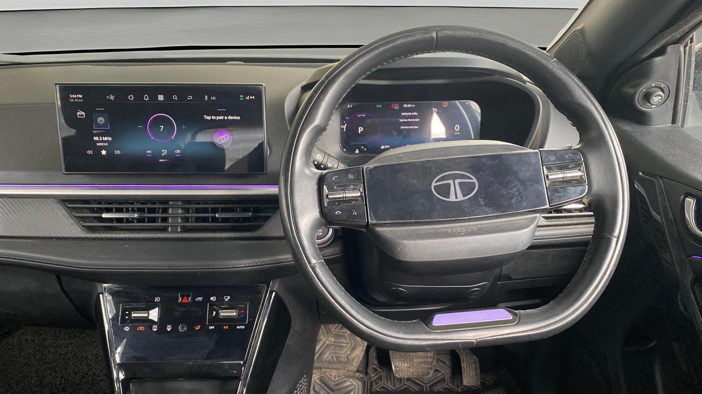 2024 Tata NEXON FEARLESS + SUNROOF DCA DUAL TONE 1.2 PETROL, Petrol, Automatic, 26,543 km, Steering Wheel Close Up
