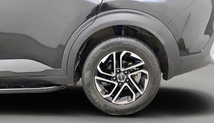 2023 KIA CARENS PRESTIGE PLUS 1.4 PETROL 7 STR, Petrol, Manual, 26,327 km, Left Rear Wheel