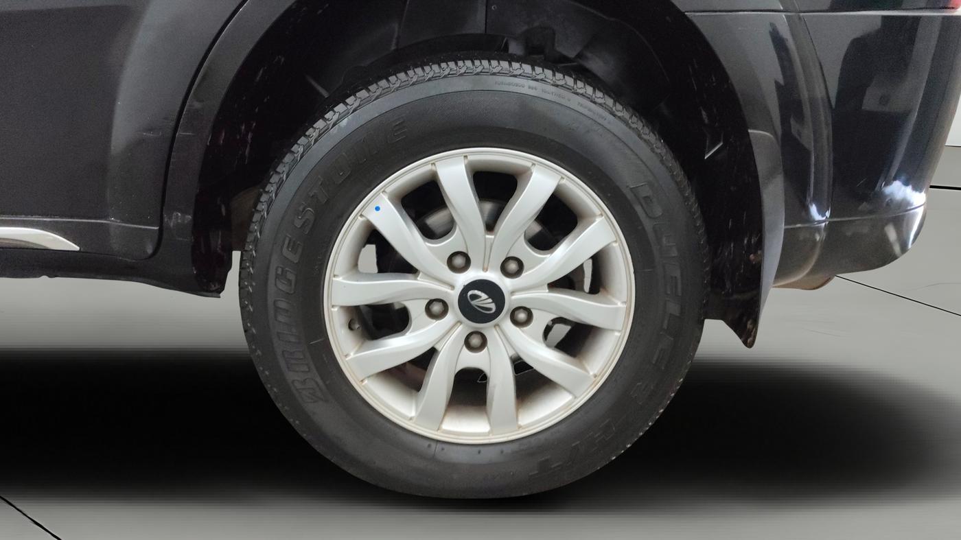 2019 Mahindra XUV500 W5, Diesel, Manual, 60,258 km, Left Rear Wheel