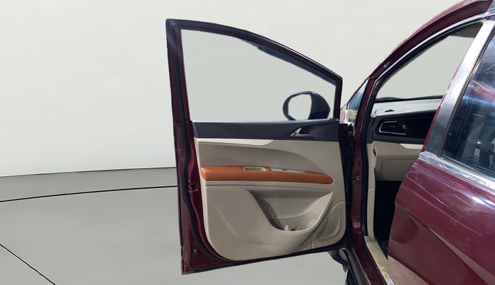 2018 Mahindra MARAZZO M8 7 STR, Diesel, Manual, 98,929 km, LHS Front Door