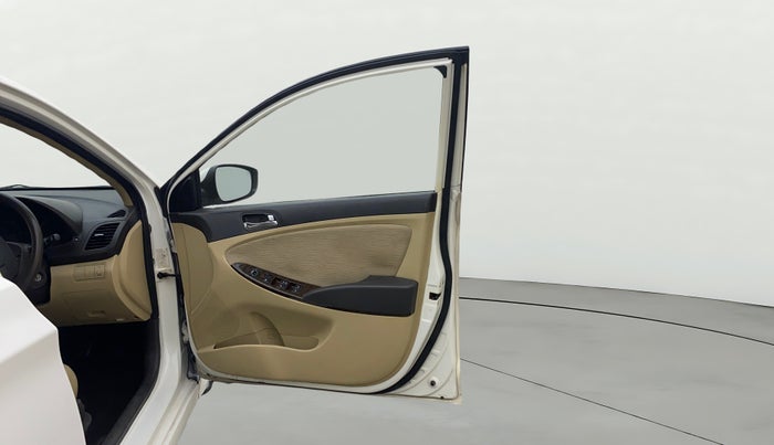 2014 Hyundai Verna FLUIDIC 1.6 VTVT EX, Petrol, Manual, 1,14,418 km, RHS Front Door