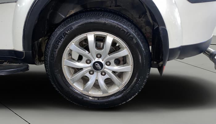 2017 Mahindra XUV500 G AT, Petrol, Automatic, 33,108 km, Left Rear Wheel