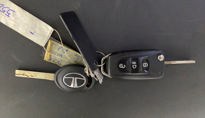 2020 Tata Tiago XZA PETROL, Petrol, Automatic, 43,934 km, Key Close Up
