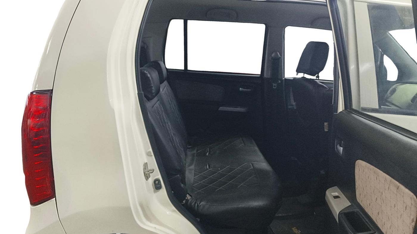 2015 Maruti Wagon R 1.0 VXI, Petrol, Manual, 52,817 km, Right Side Rear Door Cabin