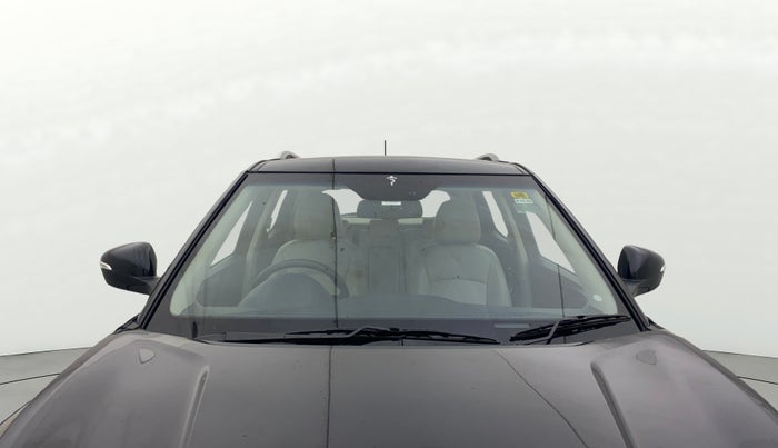 2019 Mahindra XUV300 W8 (O) 1.5 DIESEL, Diesel, Manual, 87,870 km, Front Windshield