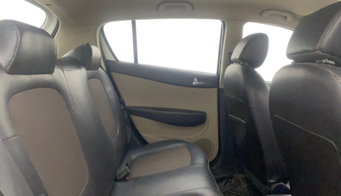 2013 Hyundai i20 MAGNA 1.2, Petrol, Manual, 73,013 km, Right Side Rear Door Cabin