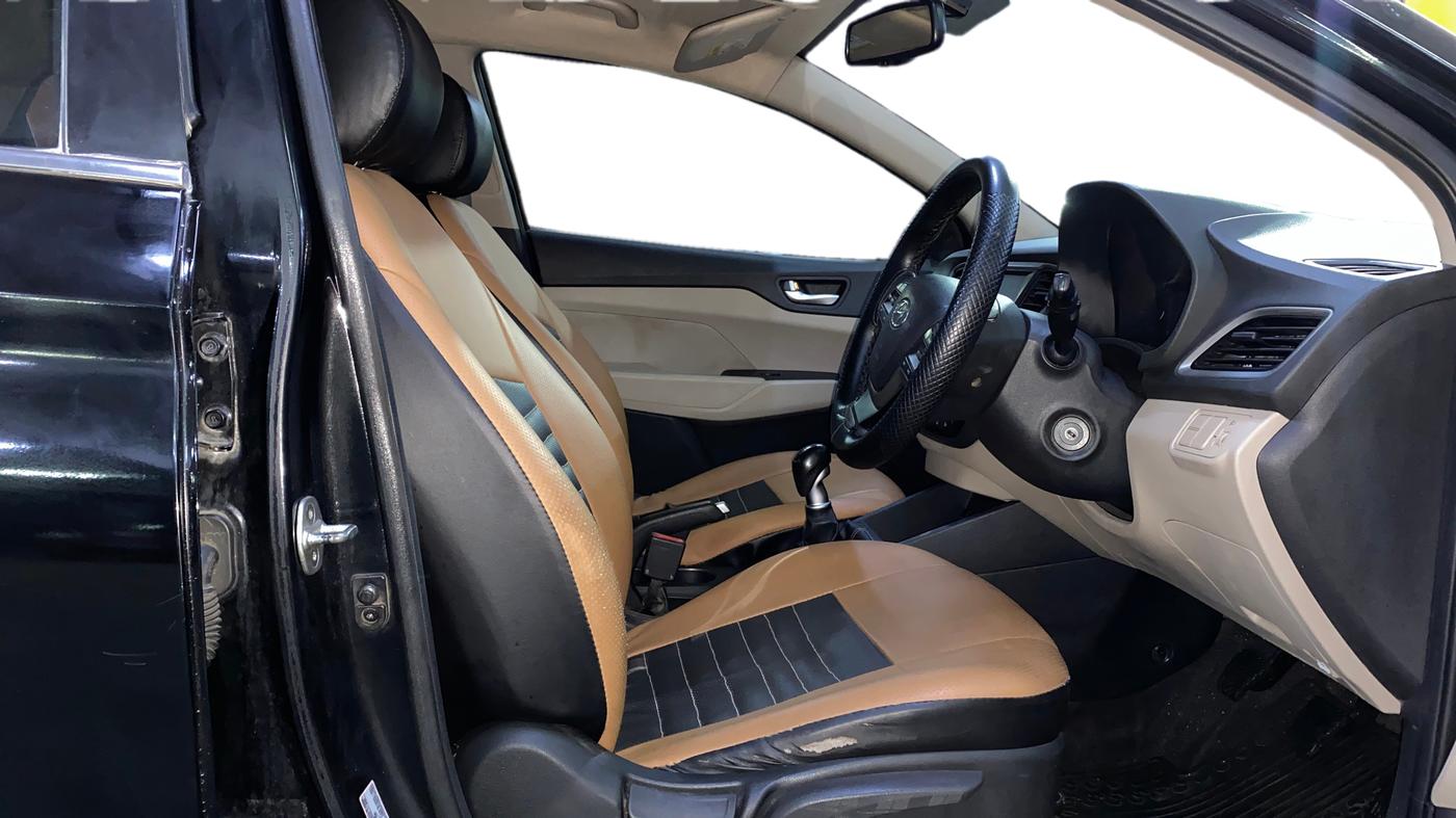 2018 Hyundai Verna 1.6 VTVT SX, Petrol, Manual, 66,811 km, Right Side Front Door Cabin