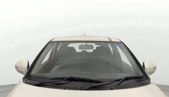 2013 Maruti Swift VXI, Petrol, Manual, 1,01,473 km, Front Windshield