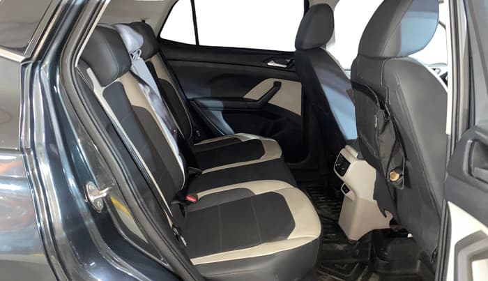 2023 Volkswagen TAIGUN TOPLINE 1.0 TSI MT, Petrol, Manual, 39,803 km, Right Side Rear Door Cabin