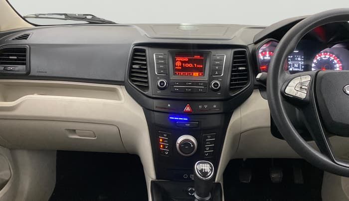2022 Mahindra XUV300 W6 1.2 PETROL, Petrol, Manual, 22,804 km, Air Conditioner