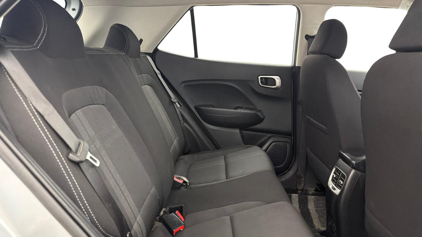 2020 Hyundai VENUE S 1.2, Petrol, Manual, 31,650 km, Right Side Rear Door Cabin