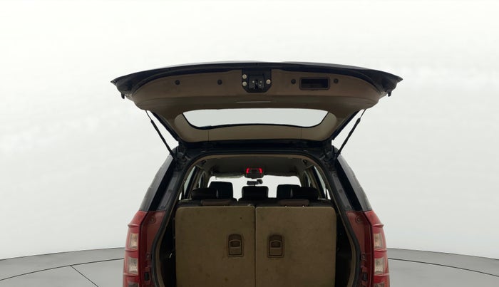 2013 Mahindra XUV500 W8, Diesel, Manual, 91,336 km, Boot Door Open