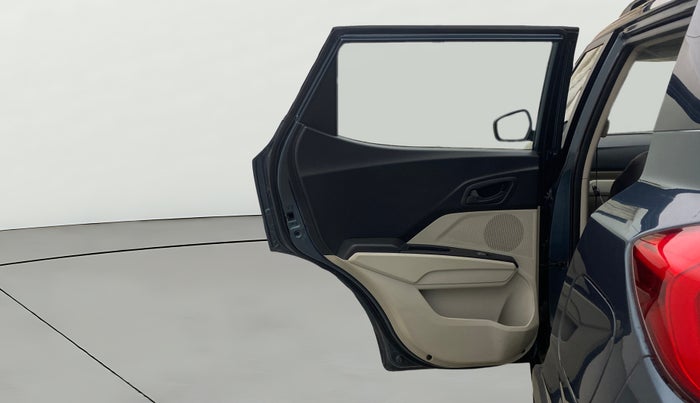 2023 Mahindra XUV300 W6 1.5 DIESEL AMT, Diesel, Automatic, 24,240 km, LHS Rear Door