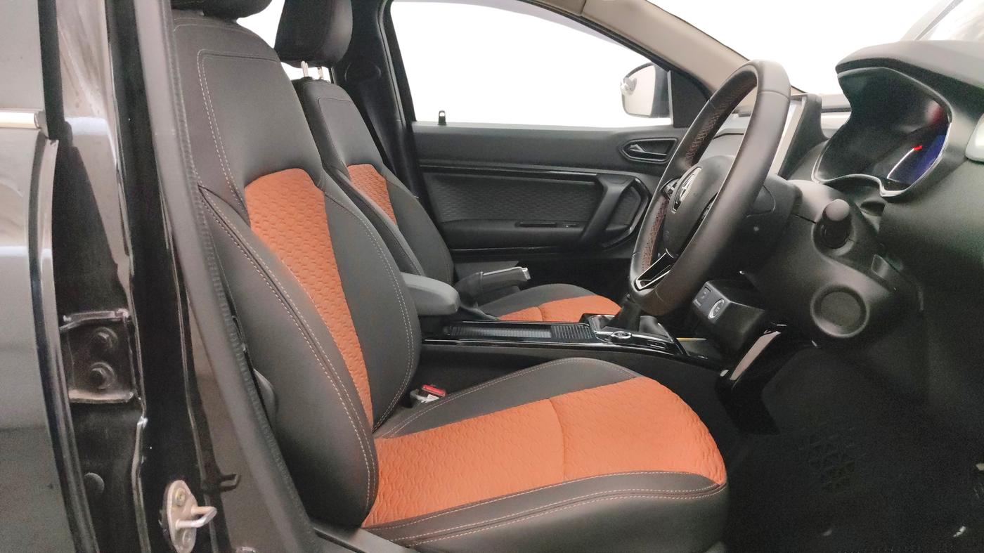 2024 Renault Kiger RXZ AMT, Petrol, Automatic, 14,527 km, Right Side Front Door Cabin