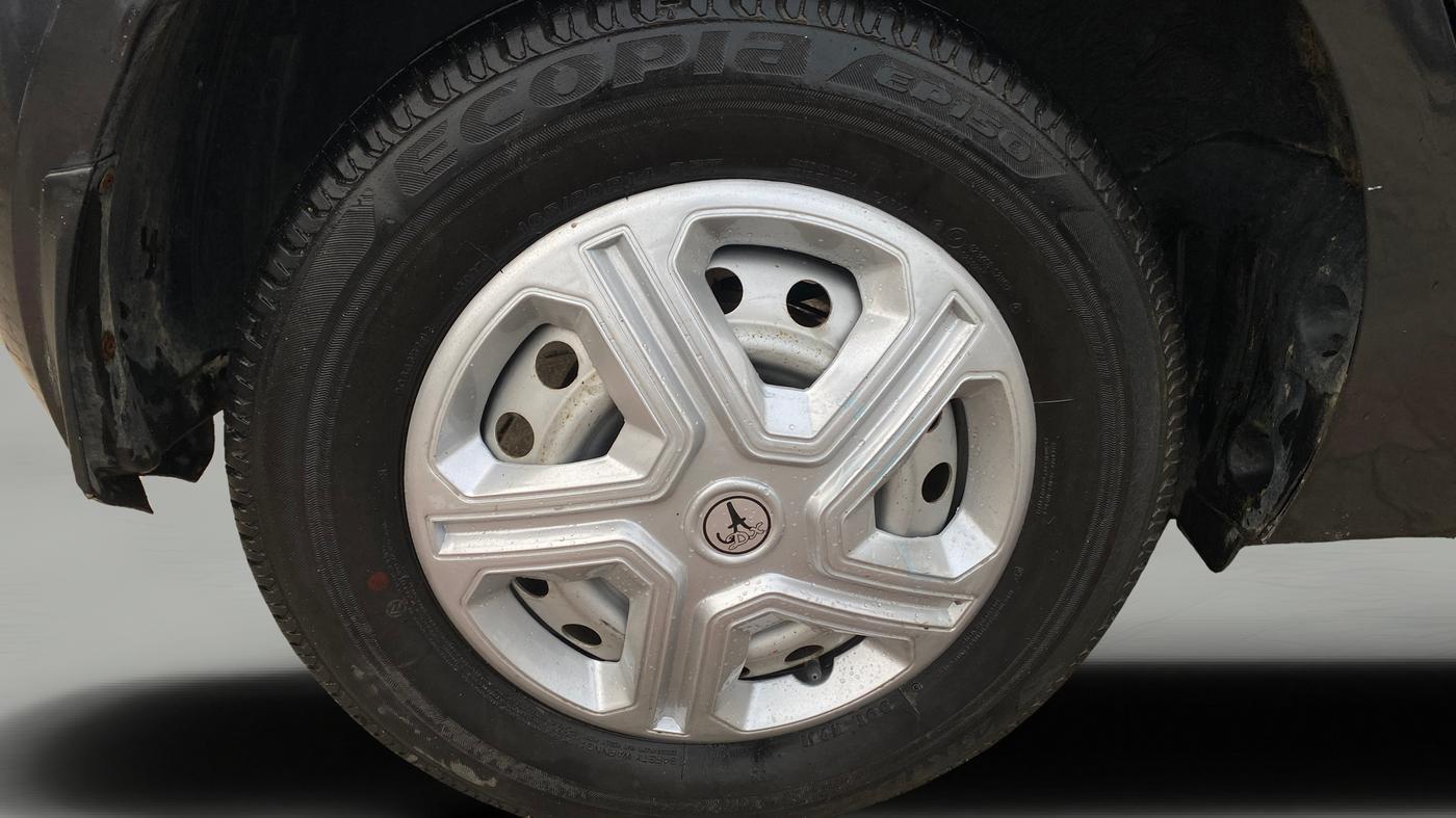 2020 Tata ALTROZ XE PETROL, Petrol, Manual, 28,442 km, Right Rear Wheel