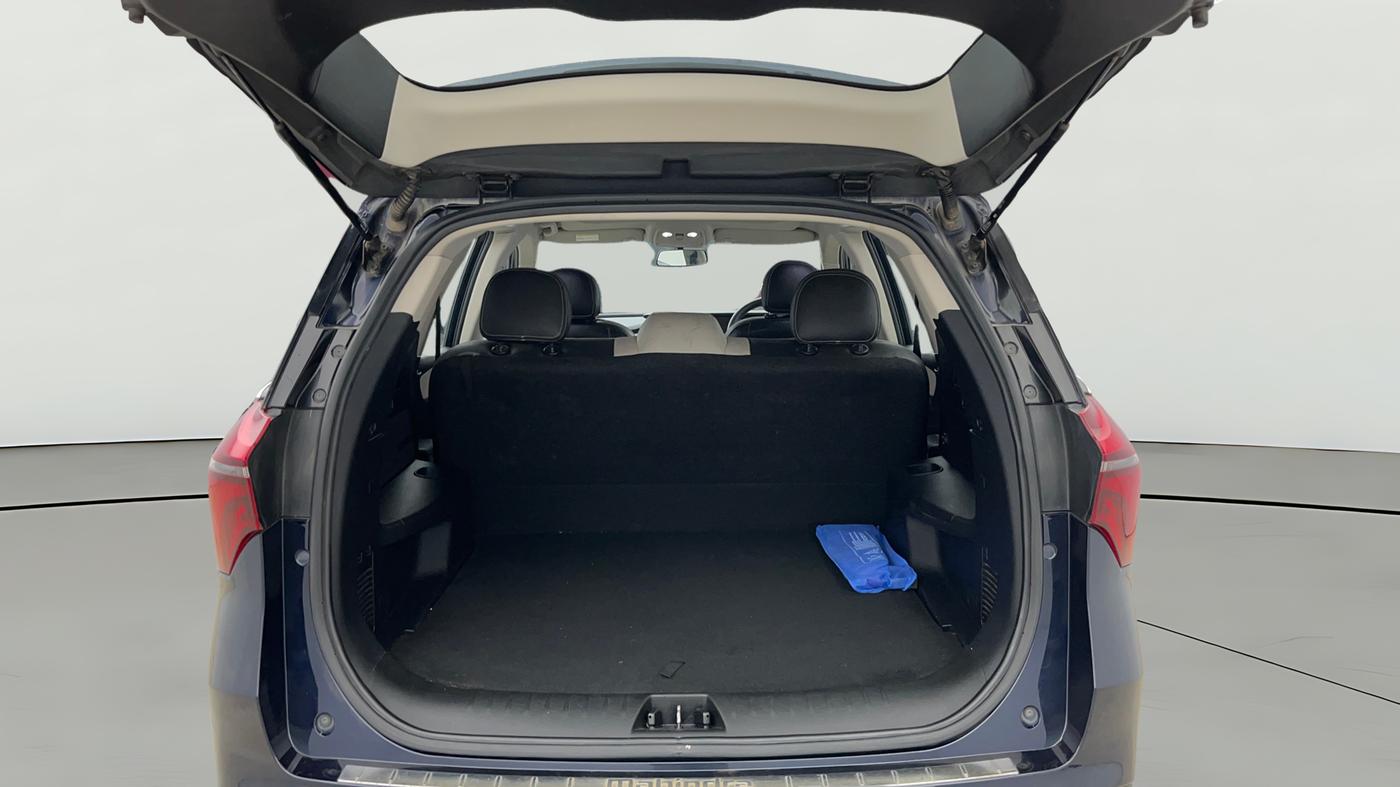 2022 Mahindra XUV700 AX 5 P MT 5 STR, Petrol, Manual, 46,331 km, Boot Open Zoomed View