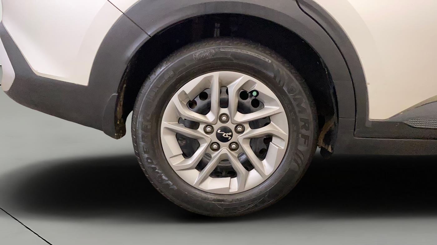 2022 KIA CARENS PRESTIGE 1.4 PETROL 7 STR, Petrol, Manual, 30,835 km, Right Rear Wheel