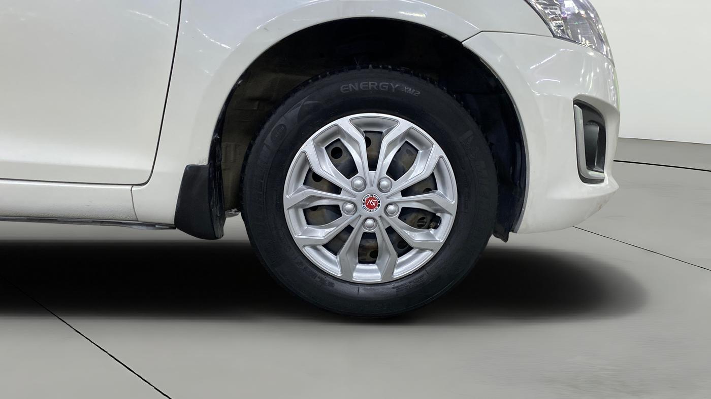 2015 Maruti Swift VXI, Petrol, Manual, 1,15,730 km, Right Front Wheel