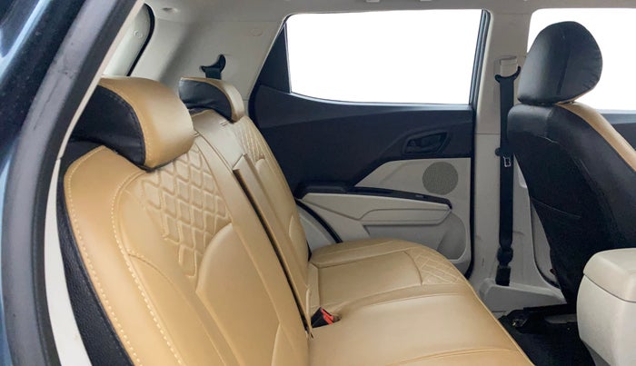 2023 Mahindra XUV300 W6 1.2 PETROL, Petrol, Manual, 13,812 km, Right Side Rear Door Cabin
