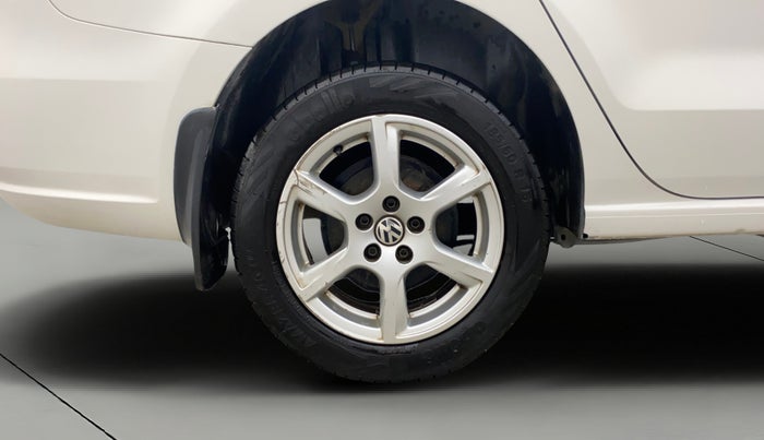 2013 Volkswagen Vento HIGHLINE 1.6 MPI, Petrol, Manual, 1,14,206 km, Right Rear Wheel