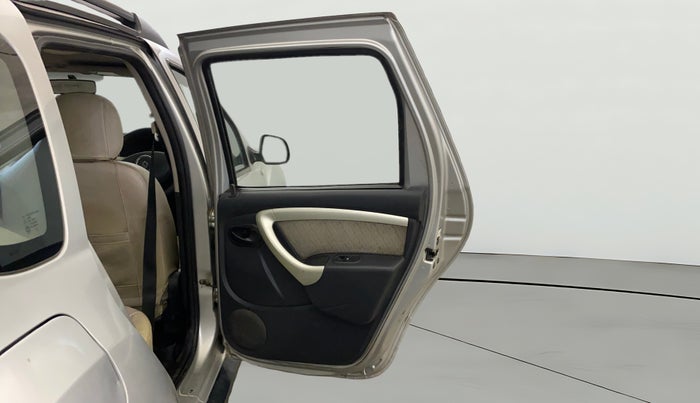 2013 Renault Duster RXL PETROL, Petrol, Manual, 1,35,055 km, RHS Rear Door