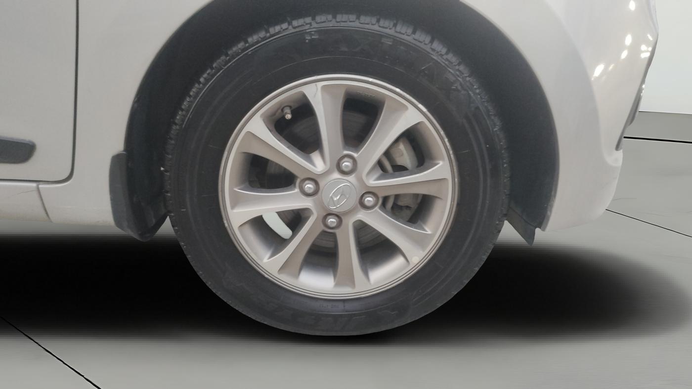 2016 Hyundai Grand i10 ASTA (O) AT 1.2 KAPPA VTVT, Petrol, Automatic, 55,073 km, Right Front Wheel