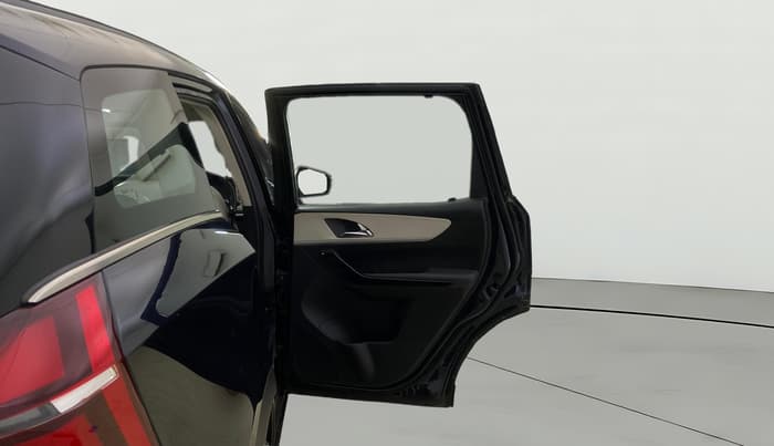 2023 Mahindra XUV700 AX 7 LUXURY P AT 7 STR, Petrol, Automatic, 24,791 km, RHS Rear Door