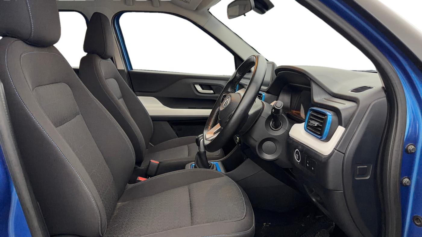 2023 Tata PUNCH CREATIVE  1.2 RTN DUAL TONE, Petrol, Manual, 28,441 km, Right Side Front Door Cabin
