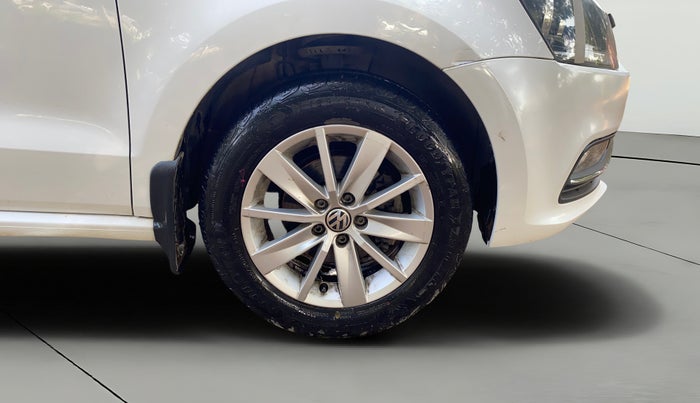 2015 Volkswagen Polo HIGHLINE1.2L, Petrol, Manual, 50,809 km, Right Front Wheel