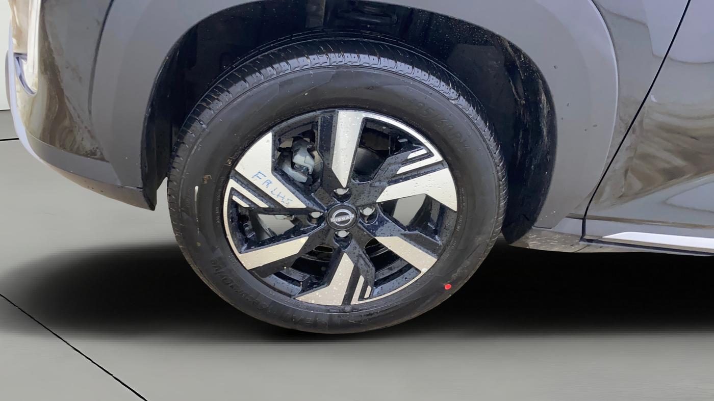 2025 Nissan MAGNITE N-Connecta B4D 1.0 Petrol MT, Petrol, Manual, 234 km, Left Front Wheel