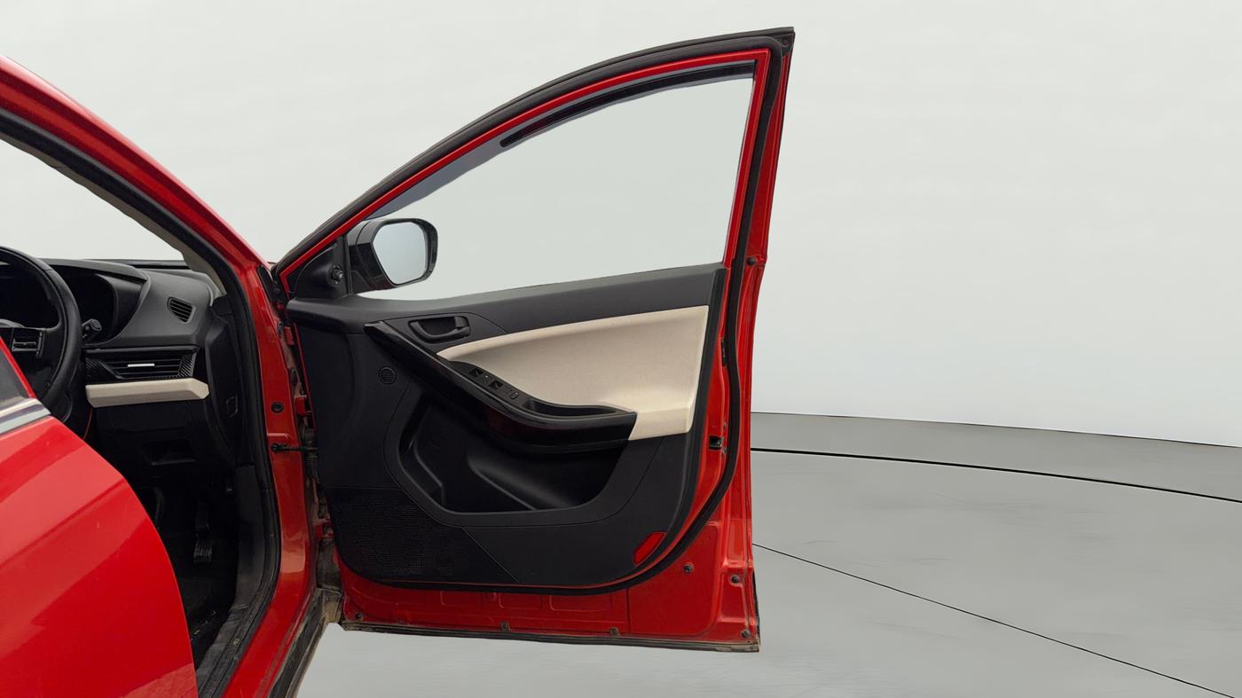 2025 Tata Curvv Creative 1.2 Petrol 6MT, Petrol, Manual, 10,278 km, RHS Front Door