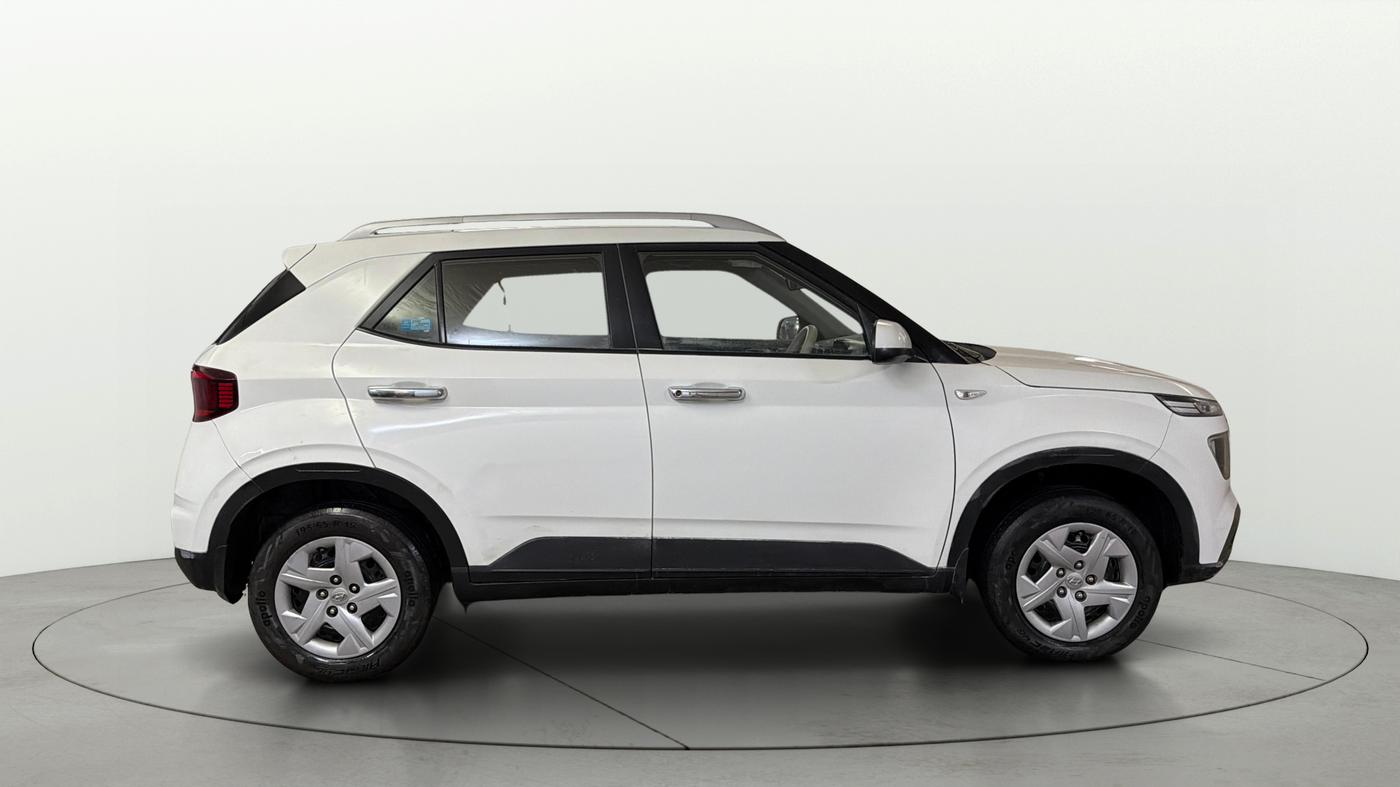 2020 Hyundai VENUE S 1.2, Petrol, Manual, 35,837 km, Right Side View