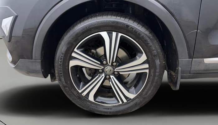 2023 MG ASTOR SHARP 1.5 CVT, Petrol, Automatic, 36,381 km, Left Front Wheel