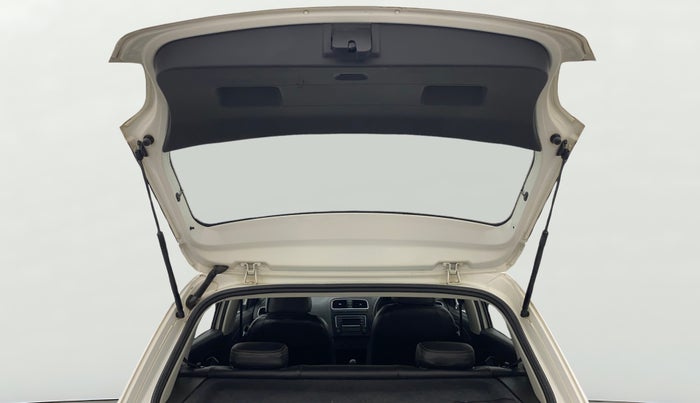 2017 Volkswagen Polo COMFORTLINE 1.2L, Petrol, Manual, 82,094 km, Boot Door Open