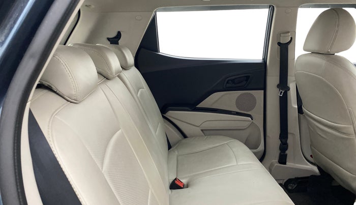 2021 Mahindra XUV300 W6 1.2 PETROL AMT, Petrol, Automatic, 19,551 km, Right Side Rear Door Cabin