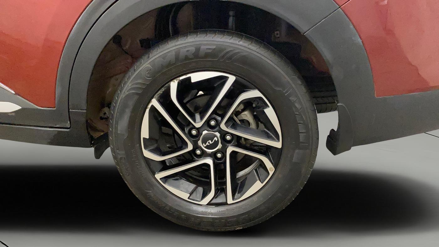 2022 KIA CARENS LUXURY PLUS 1.4 PETROL DCT 7 STR, Petrol, Automatic, 37,117 km, Left Rear Wheel