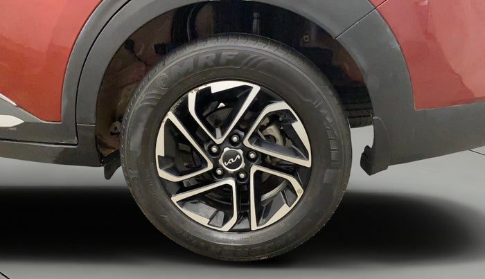 2022 KIA CARENS LUXURY PLUS 1.4 PETROL DCT 7 STR, Petrol, Automatic, 37,117 km, Left Rear Wheel