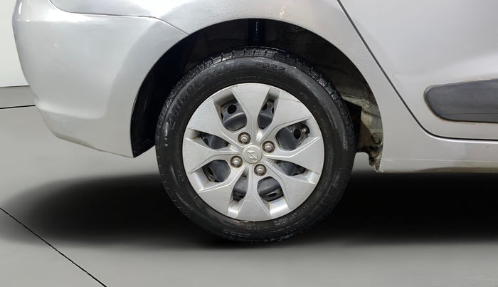 2014 Hyundai Xcent S 1.2, Petrol, Manual, 1,03,564 km, Right Rear Wheel