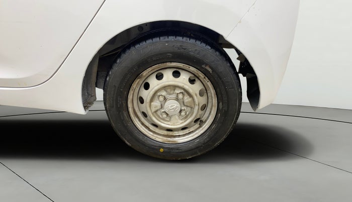 2015 Hyundai Eon D-LITE+, CNG, Manual, 1,10,658 km, Left Rear Wheel