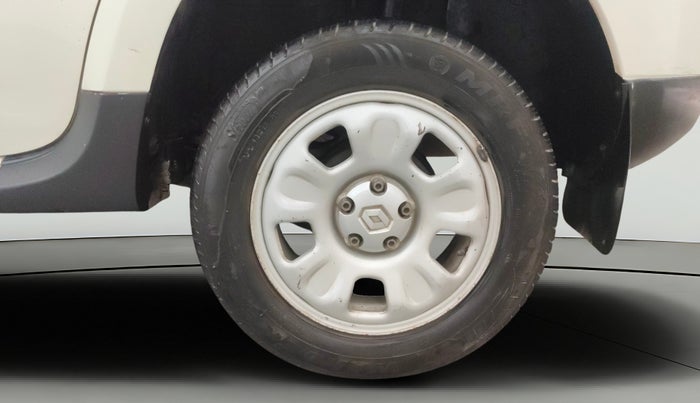 2013 Renault Duster RXE PETROL, Petrol, Manual, 61,904 km, Left Rear Wheel