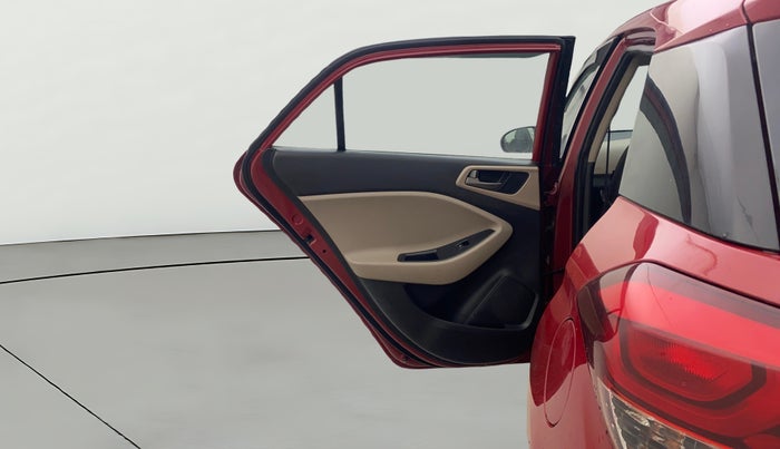 2017 Hyundai Elite i20 ASTA 1.2 (O), Petrol, Manual, 1,16,661 km, LHS Rear Door