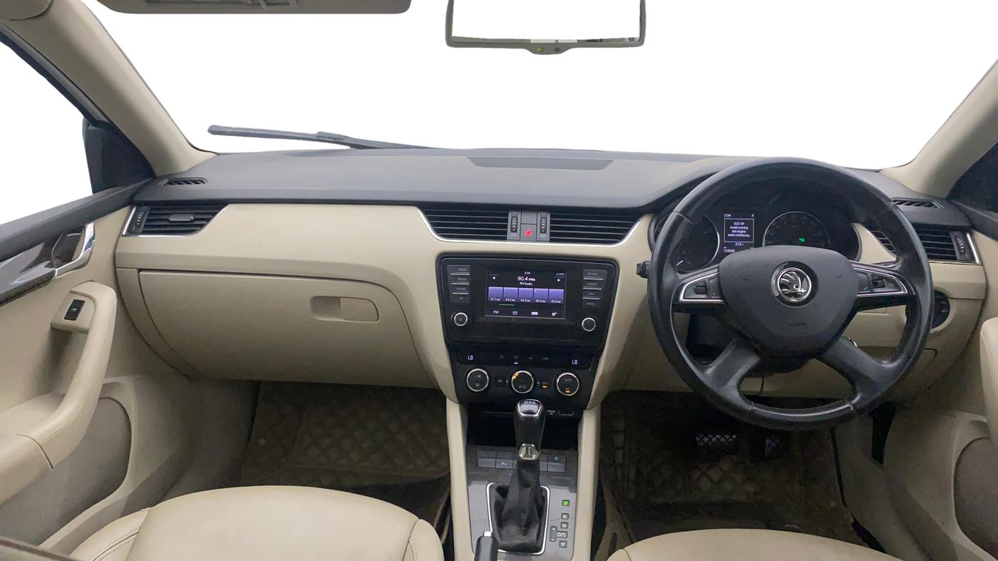 2015 Skoda Octavia ELEGANCE 1.8 TSI AT, Petrol, Automatic, 1,26,617 km, Dashboard